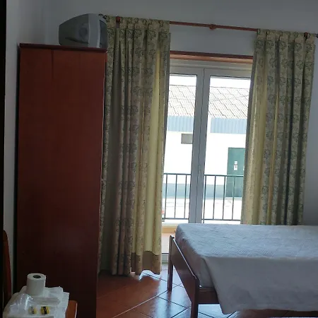 Alojamentos S.jose Vendégház Atouguia da Baleia