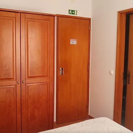 Alojamentos S.jose Vendégház Atouguia da Baleia