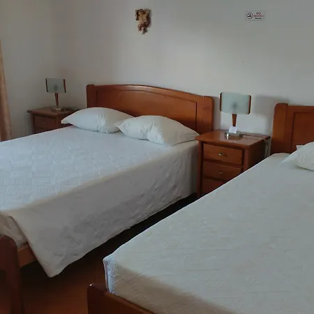 Alojamentos S.josé Maison d'hôtes Atouguia Da Baleia