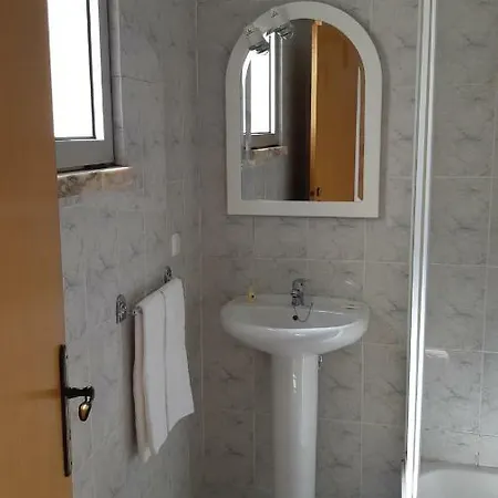 Alojamentos S.jose Vendégház Atouguia da Baleia