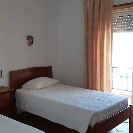 Alojamentos S.jose Vendégház Atouguia da Baleia