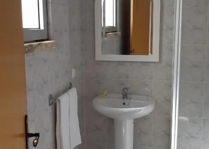 Alojamentos S.jose Guest house Atouguia Da Baleia