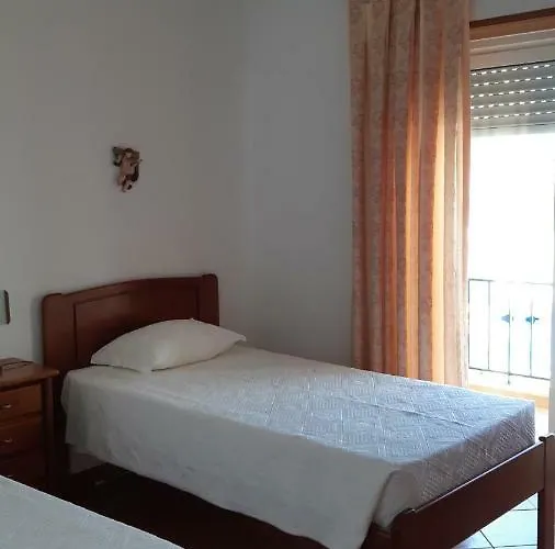 Alojamentos S.jose Guest house Atouguia Da Baleia